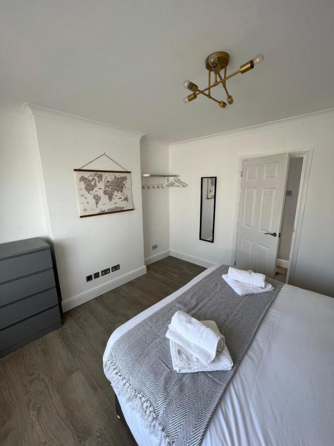 3 Bed Luxury Open Plan Living Villa Rayleigh Exterior photo